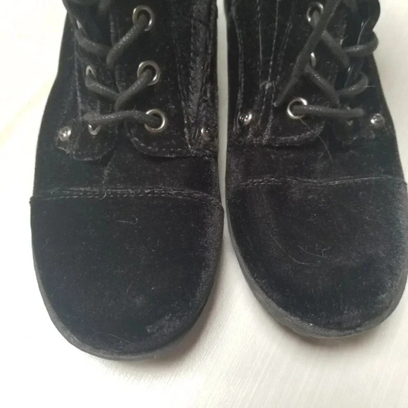 G by Guess Black Velvet Quilted  Combat Boots 6 - Picture 12 of 15